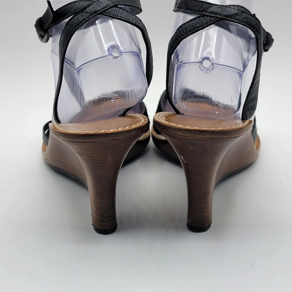 Elegant Cole Haan Black and Tan‎ Women's Sandals Size 10B. #1445